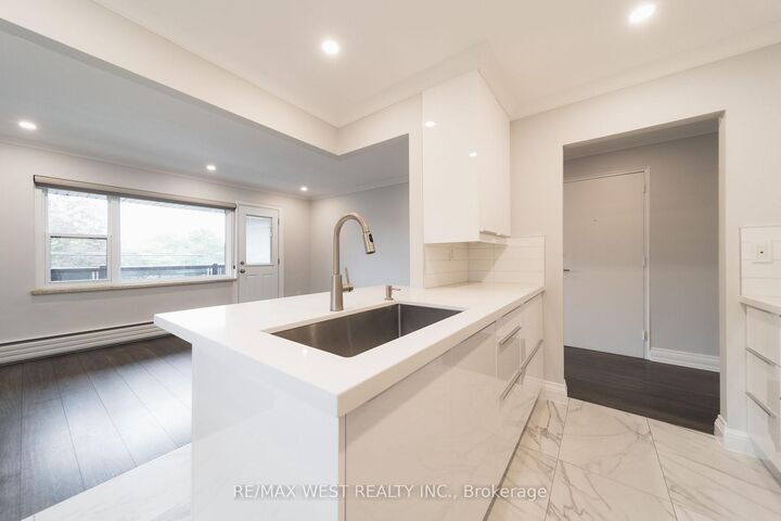Property Photo:  237 Melrose Street 7  ON M8Y 1B8 