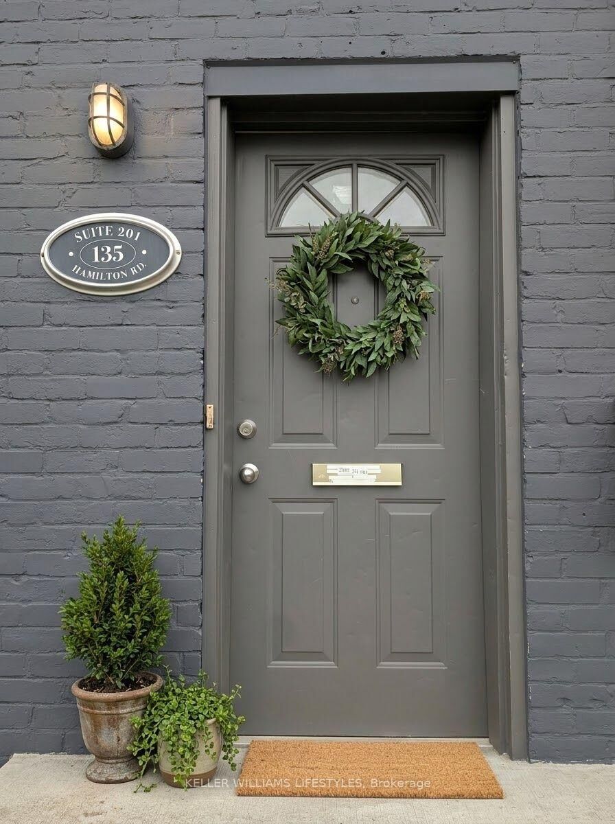 Property Photo:  135 Hamilton Road  ON N6B 1N4 