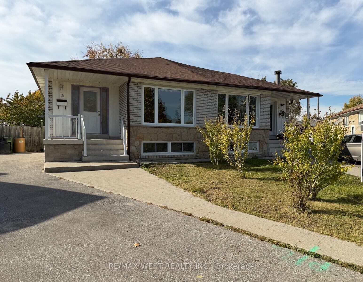Property Photo:  14 Melpham Court  ON M9V 2H3 