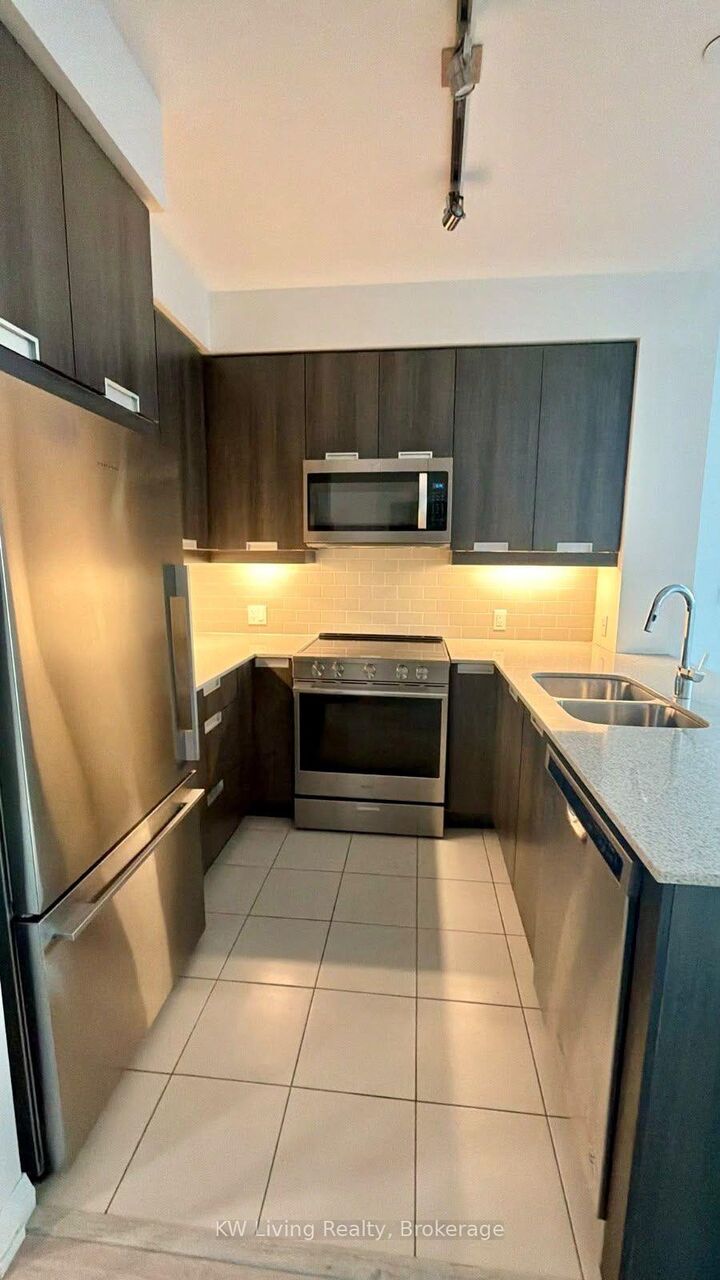 Property Photo:  65 Watergarden Drive 303  ON L5R 0G9 