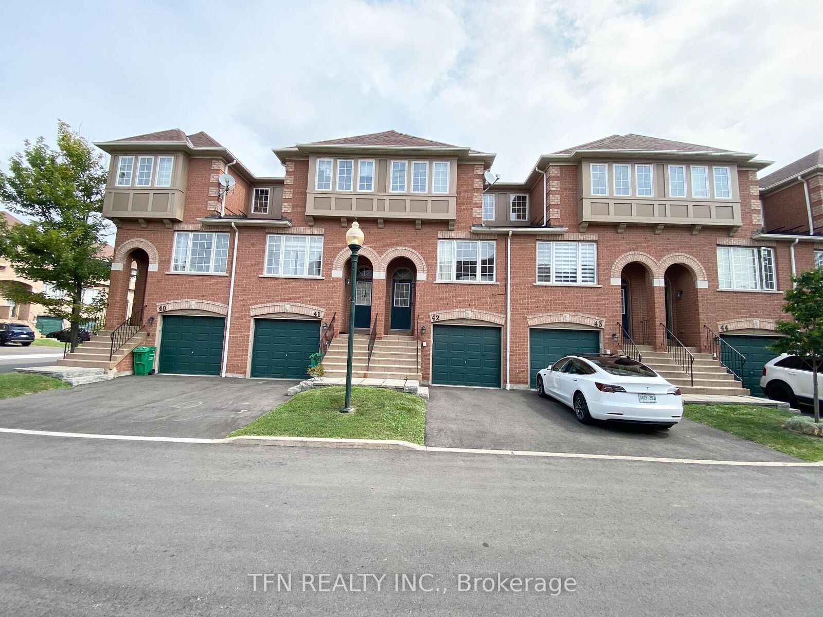 Property Photo: 3020 Cedarglen Gate 42 ON L5C 4S7