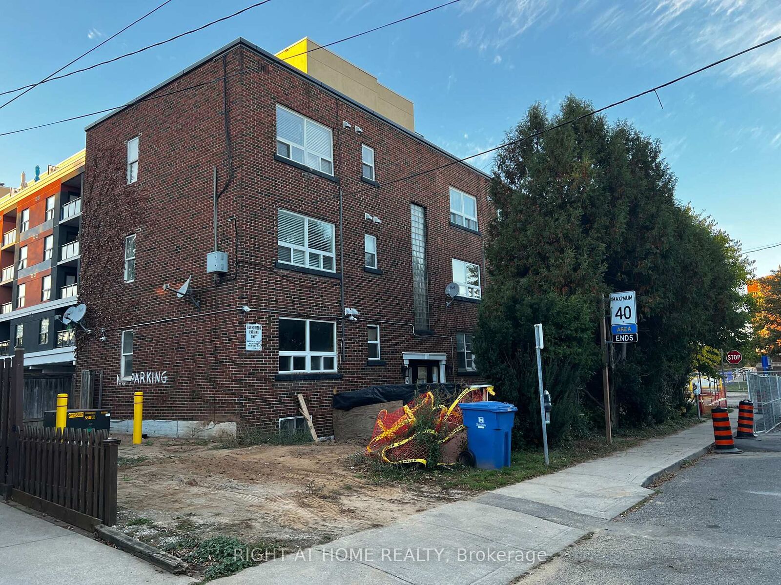 Property Photo: 4 Grosvenor Avenue S Unit 6 ON L8M 3K9