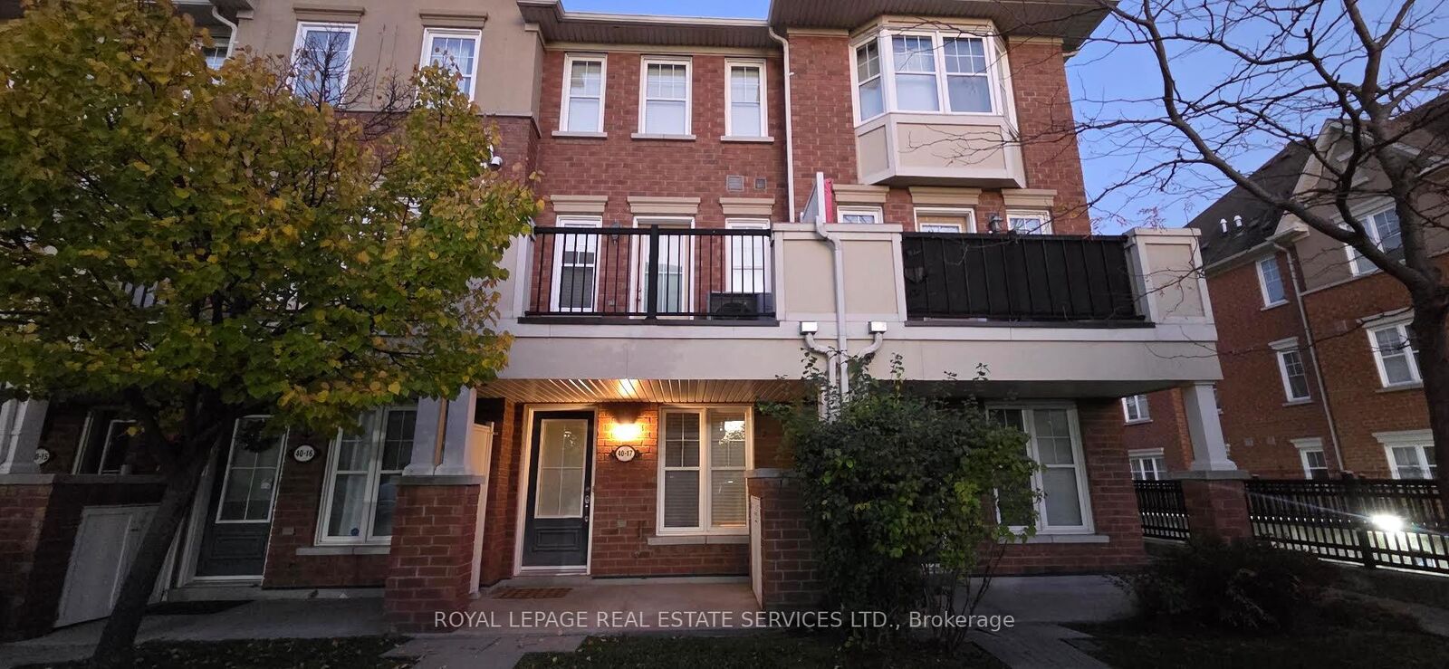 Property Photo: 40 Mendelssohn Street 17 ON M1L 0G8
