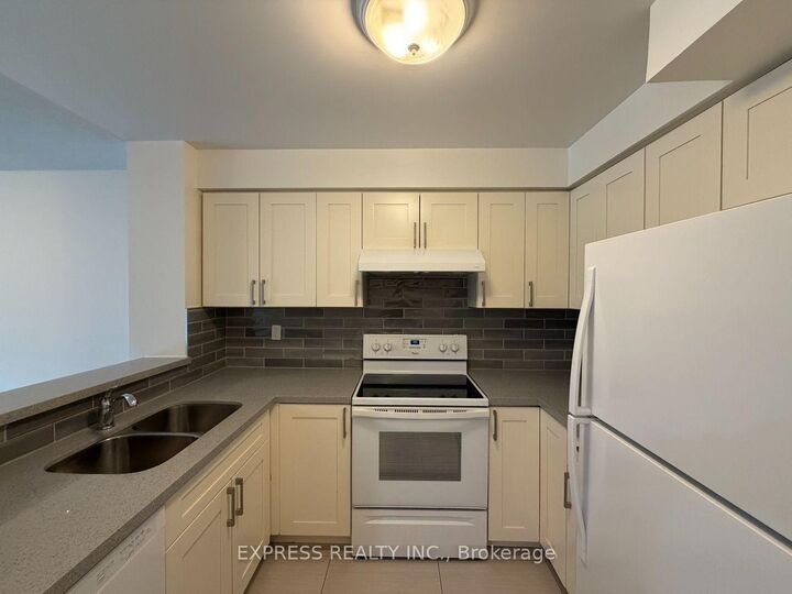 Property Photo:  38 Elm Street 2303  ON M5G 2K5 