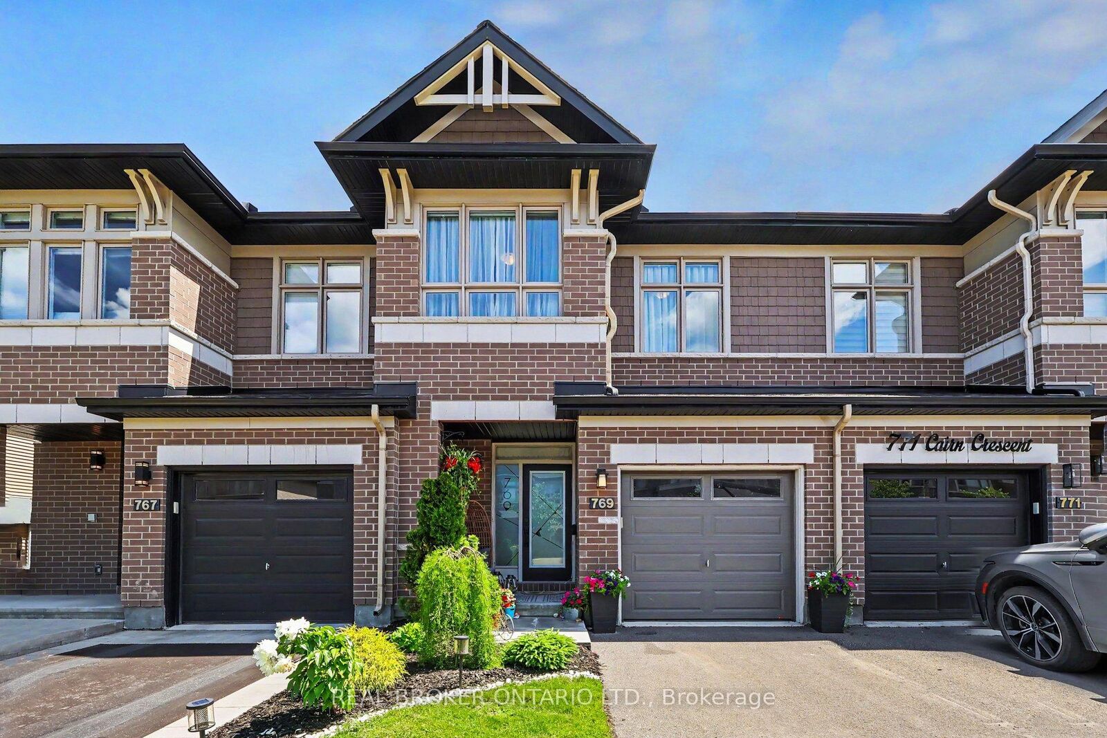 Property Photo: 769 Cairn Crescent ON K1W 0P4