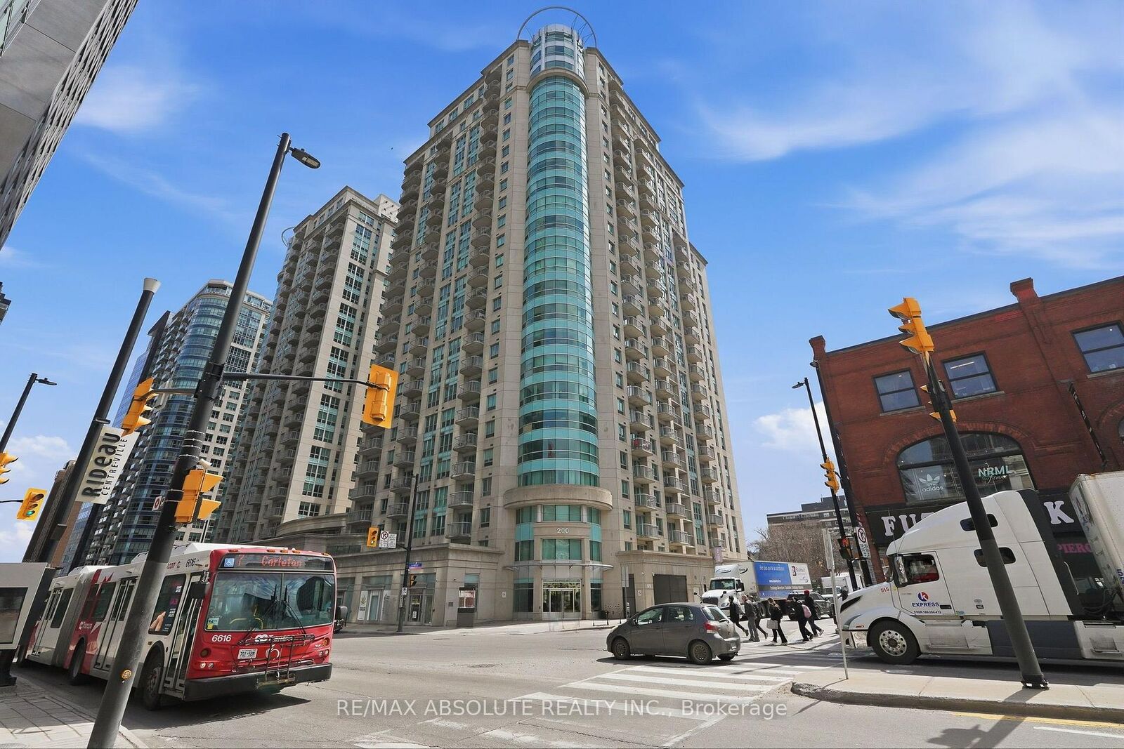 Property Photo:  200 Rideau Street 2205  ON K1N 5Y1 
