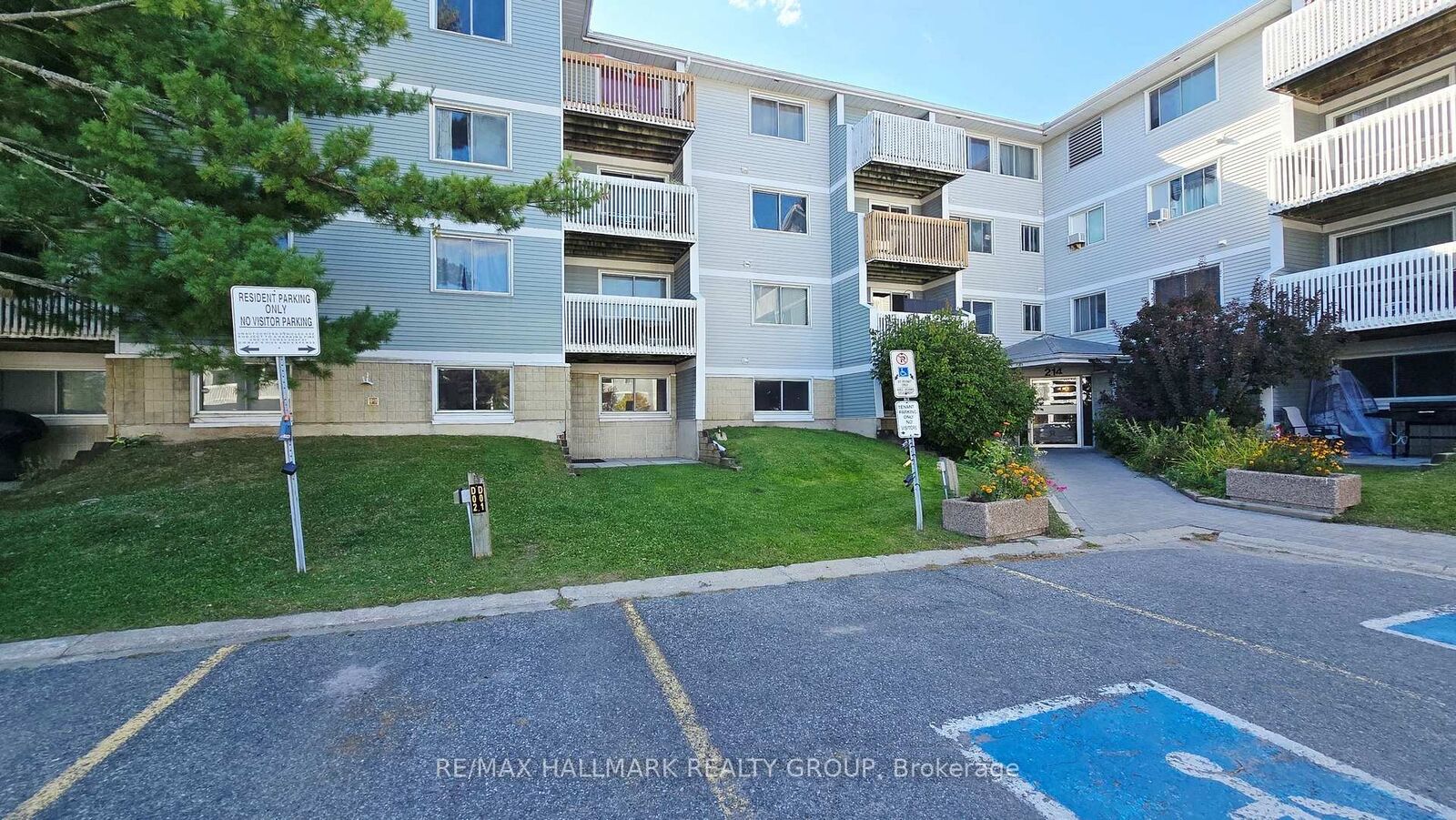Property Photo: 214 Viewmount Drive 101 ON K2E 7X3