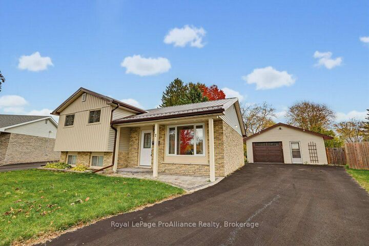 Property Photo: 7 Yates Court ON K8P 4V5