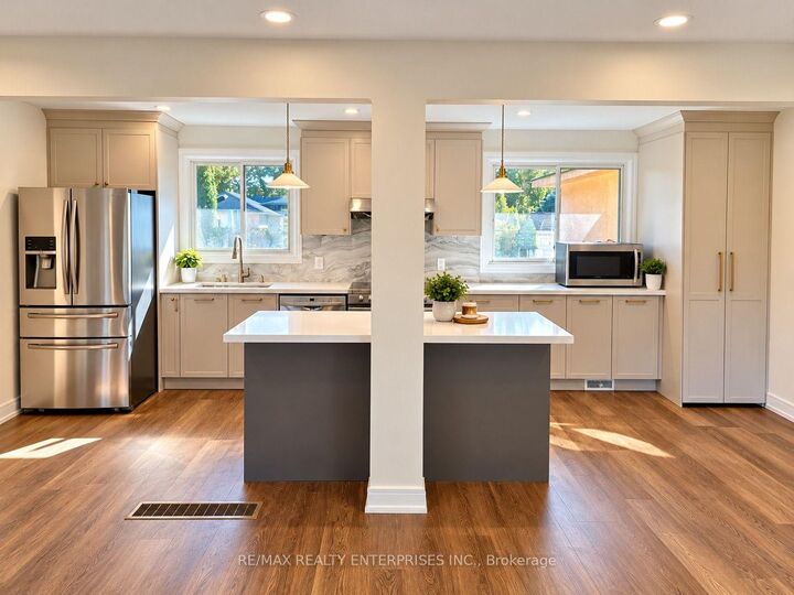 Property Photo:  60 Royal Manor Drive Main  ON L2M 4L6 
