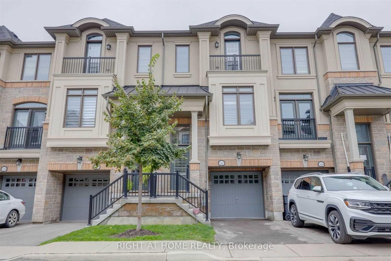 Property Photo: 1142 Beachcomber Road ON L5G 0B5