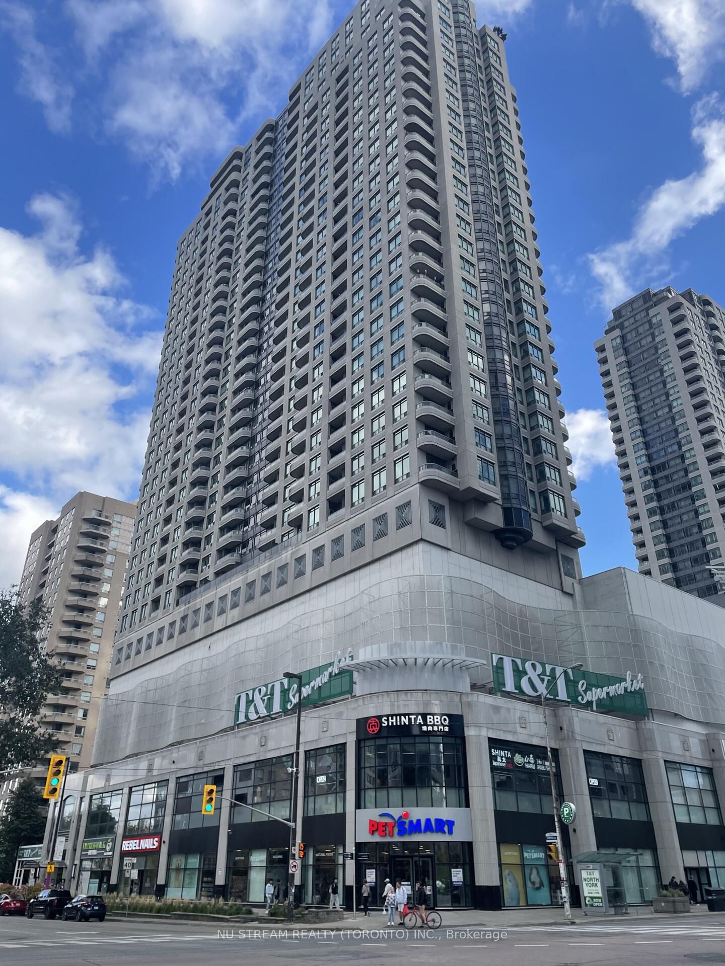 Property Photo:  33 Empress Avenue 915  ON M2N 6Y7 