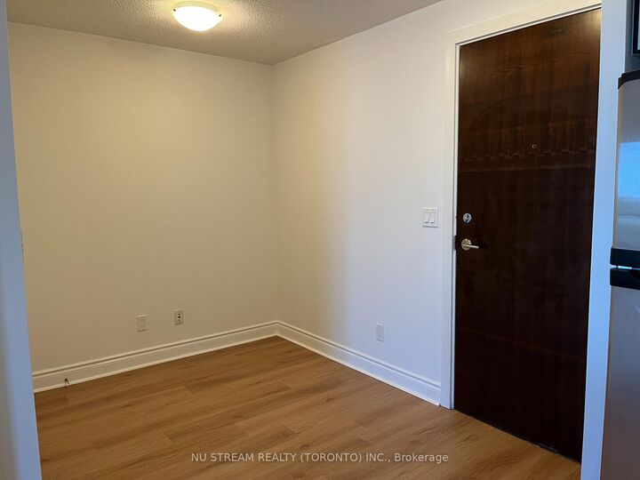 Property Photo:  23 Cox Boulevard 1651  ON L3R 7Z9 