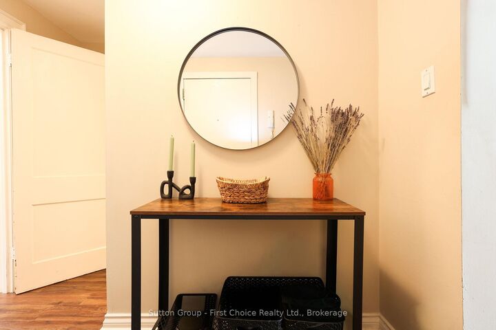 Property Photo:  80 Ontario Street 2  ON N5A 3H2 