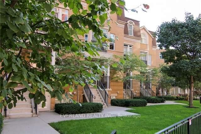 Property Photo:  99 Pleasant Boulevard  ON M4T 1K2 