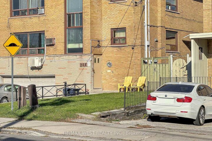 Property Photo: 244 Overbrook Place ON M3H 4R7