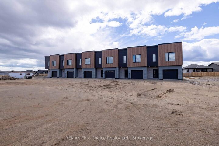 Property Photo: 832 Weiler Boulevard ON P7C 0A7