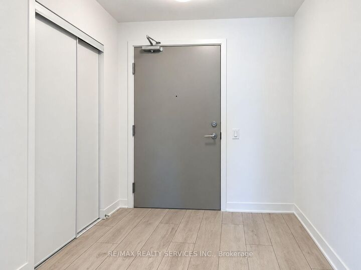 Property Photo: 260 Malta Avenue 1212 ON L6Y 6L7
