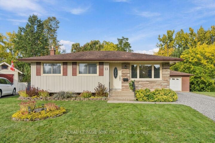 Property Photo:  13 Hardwood Grove  ON L2P 1K3 