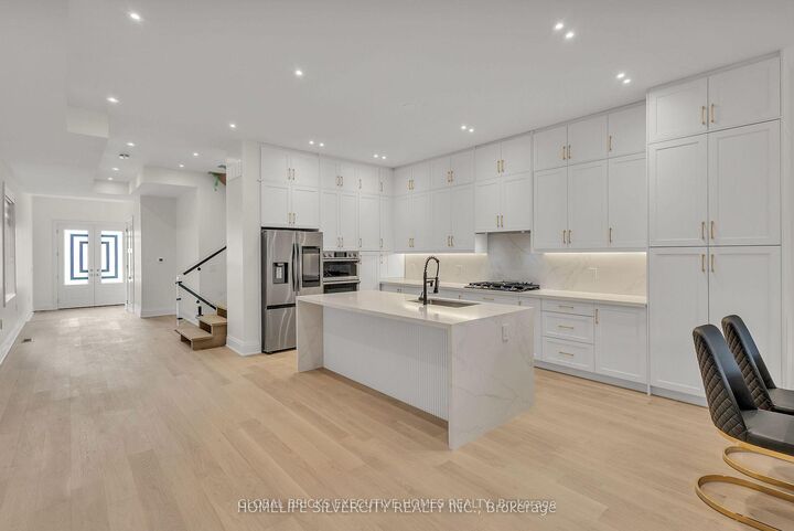 Property Photo: 25B Pine Avenue N ON L5H 2P9