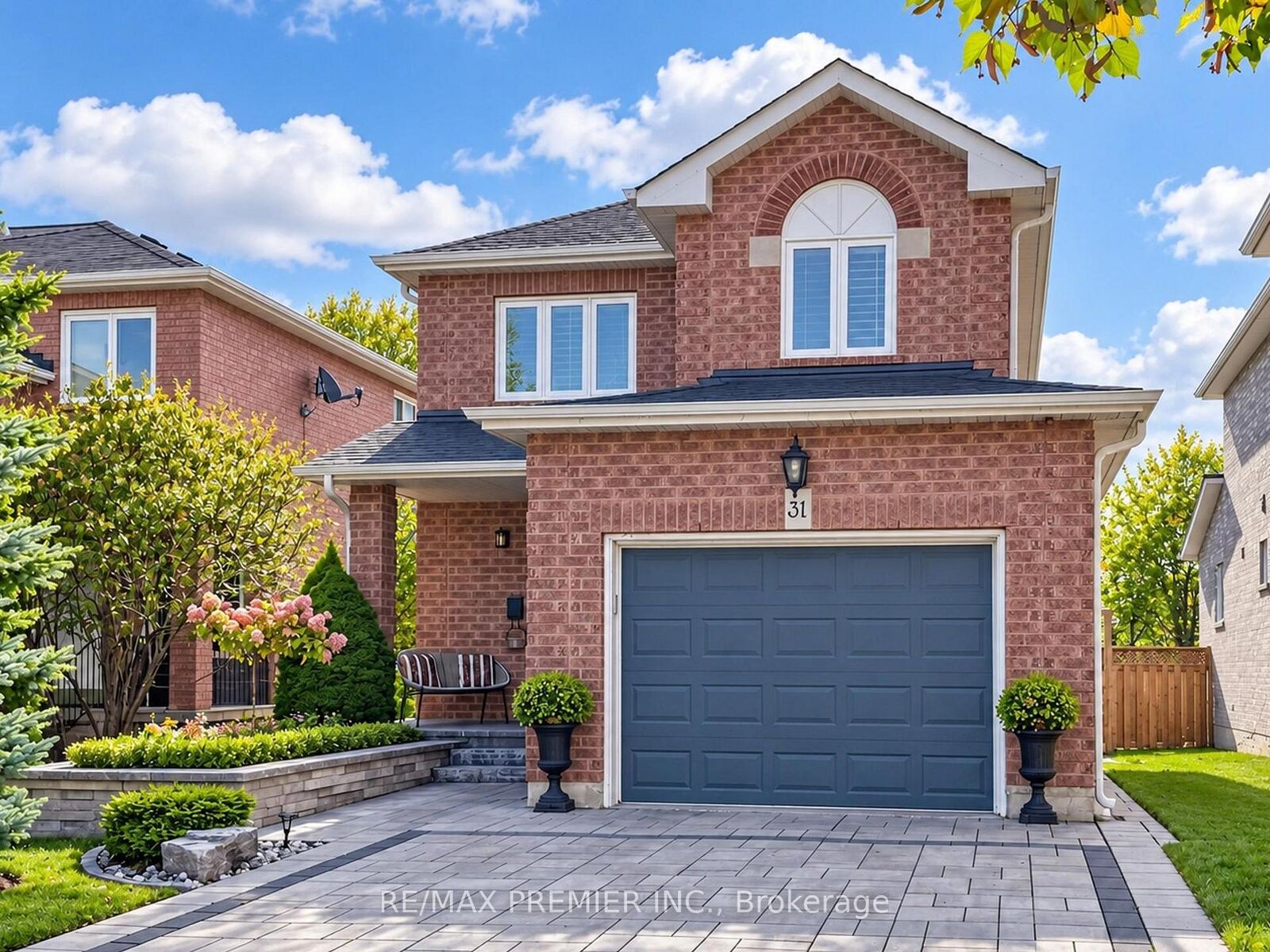 Property Photo:  31 Rocksprings Avenue  ON L4S 1R2 
