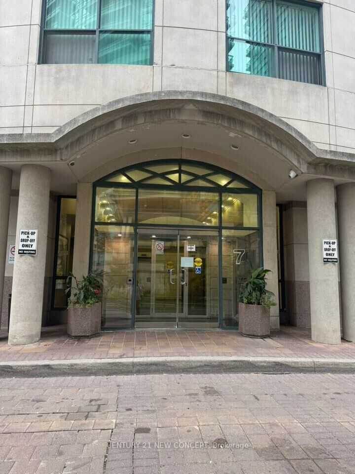 Property Photo:  7 Lorraine Drive 1703  ON M2N 7H2 