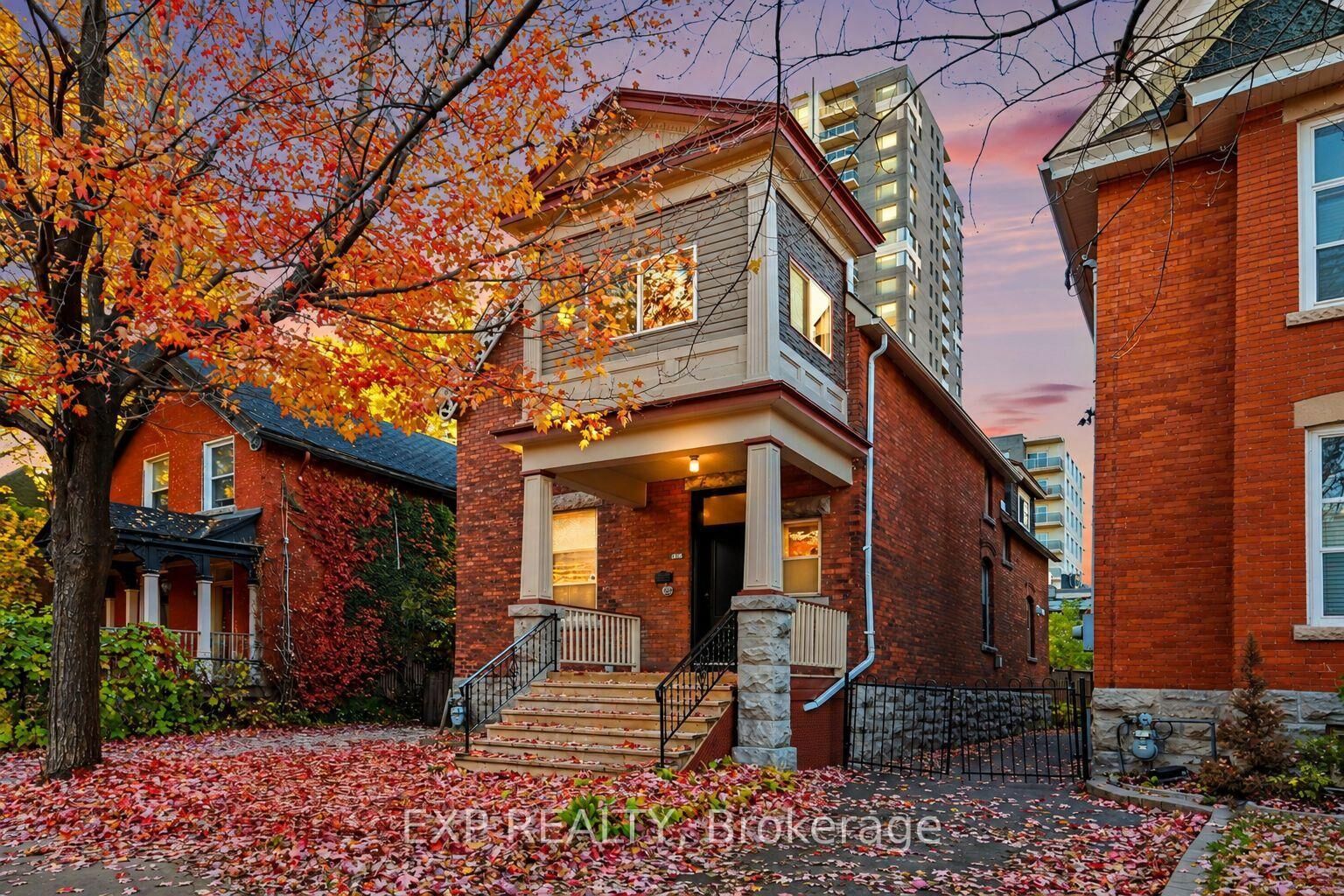 Property Photo: 419 Besserer Street B ON K1N 6B9