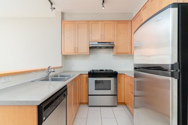Property Photo:  2083 W 33rd Avenue 408  BC V6M 4M6 