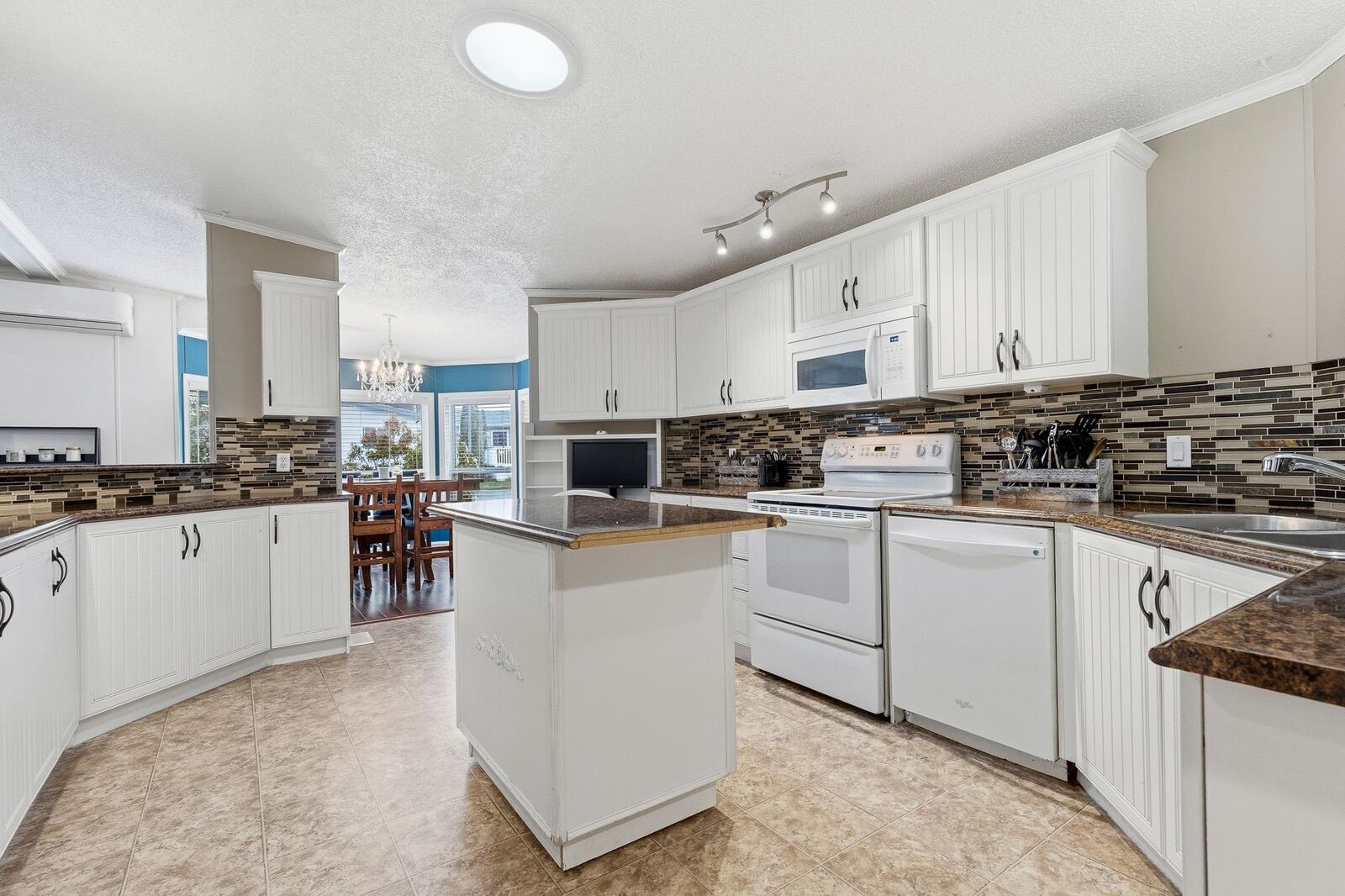 Property Photo: 44565 Monte Vista Drive 11 BC V2R 5Y4