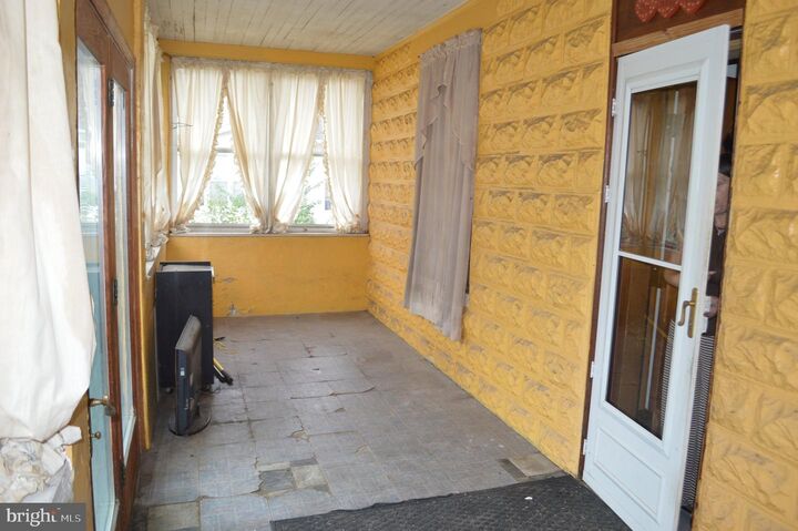 Property Photo:  118 W Edgevale Road  MD 21225 