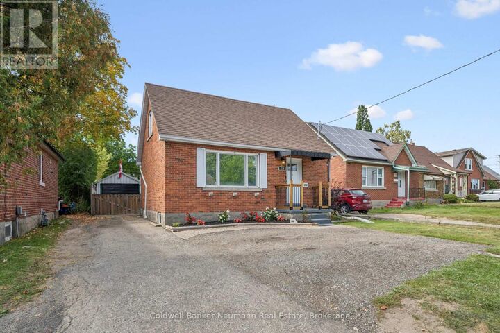 Property Photo:  49 Edna Street  ON N2H 2E2 