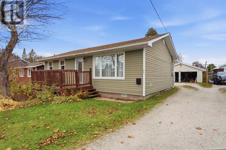 Property Photo:  84 Farquhar St  ON P6B 3R1 