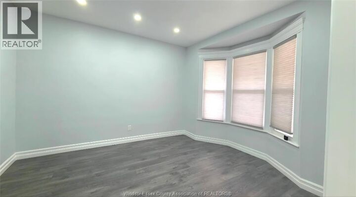 Property Photo:  816 Dougall Avenue  ON N9A 4R1 