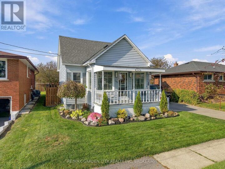 Property Photo:  226 Marshall Avenue  ON L3C 2N4 