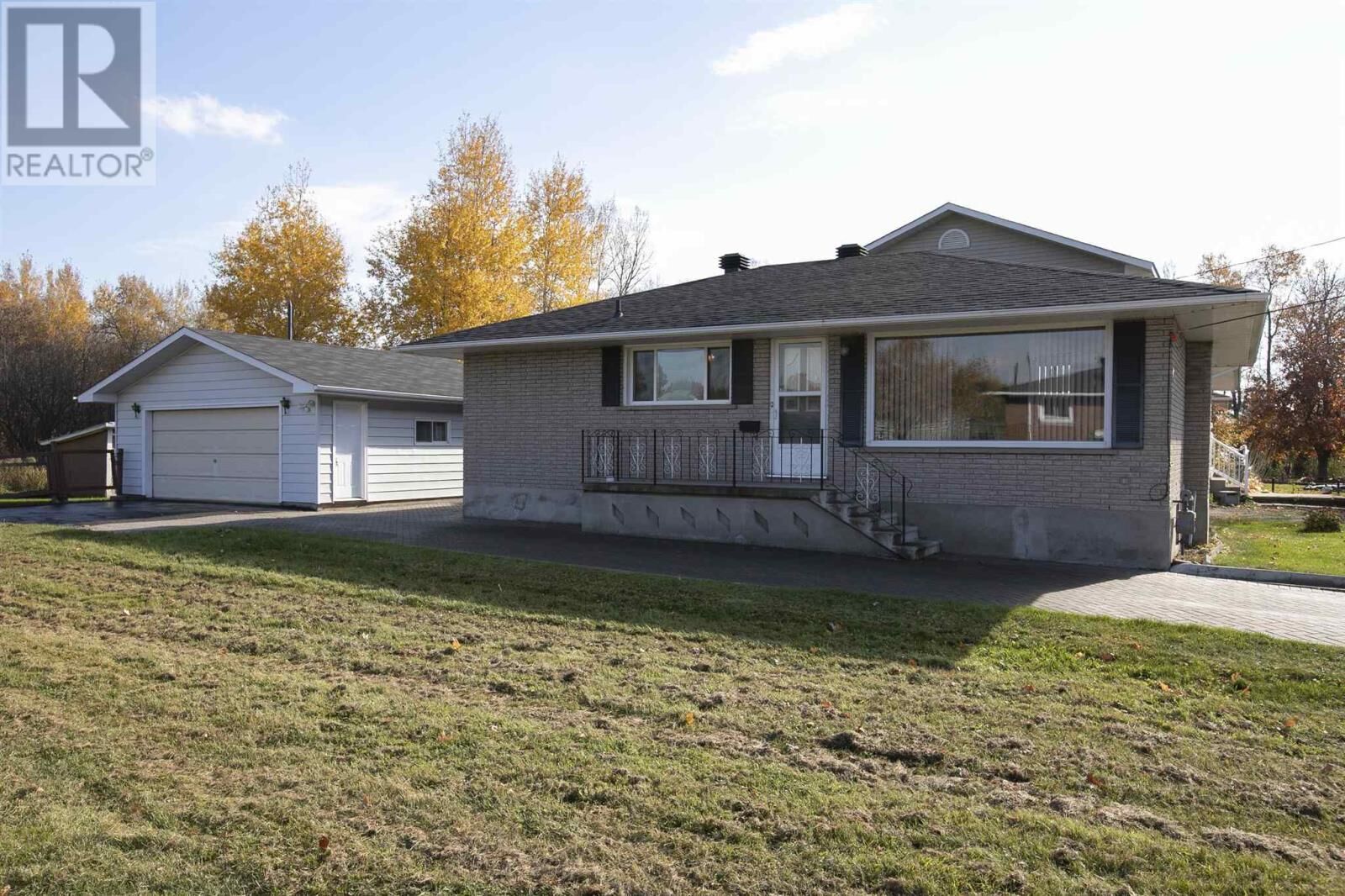 Photo de la propriété:  63 Murton Ave  ON P6C 4G5 