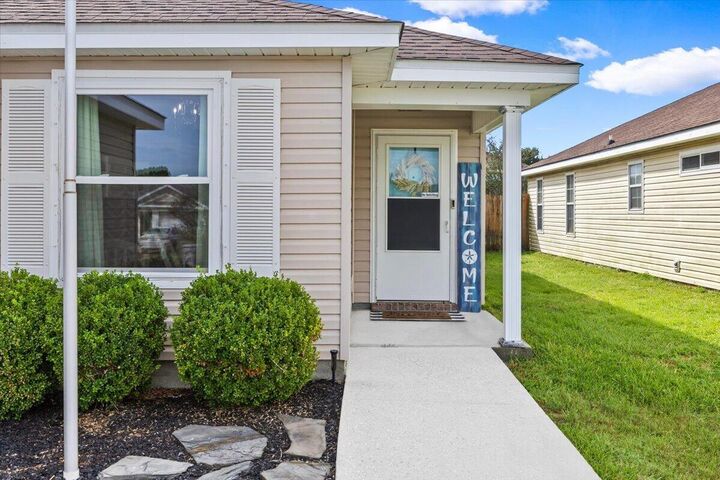 Property Photo: 5589 Shadow Shore Place FL 32563