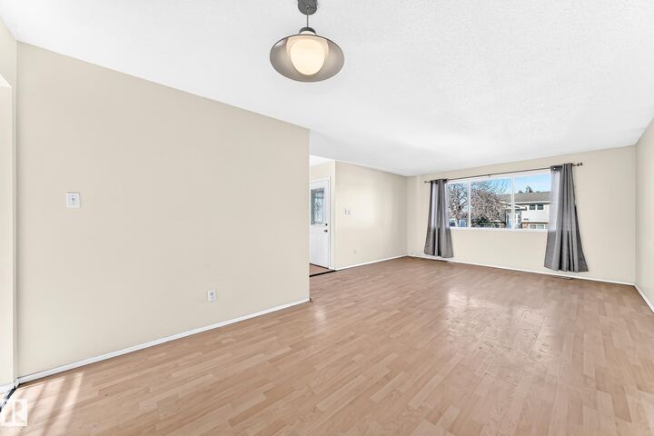 Property Photo:  9527 139 Avenue NW  AB T5E 5Z7 