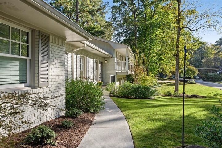 Property Photo: 1482 Devonshire Way GA 30338