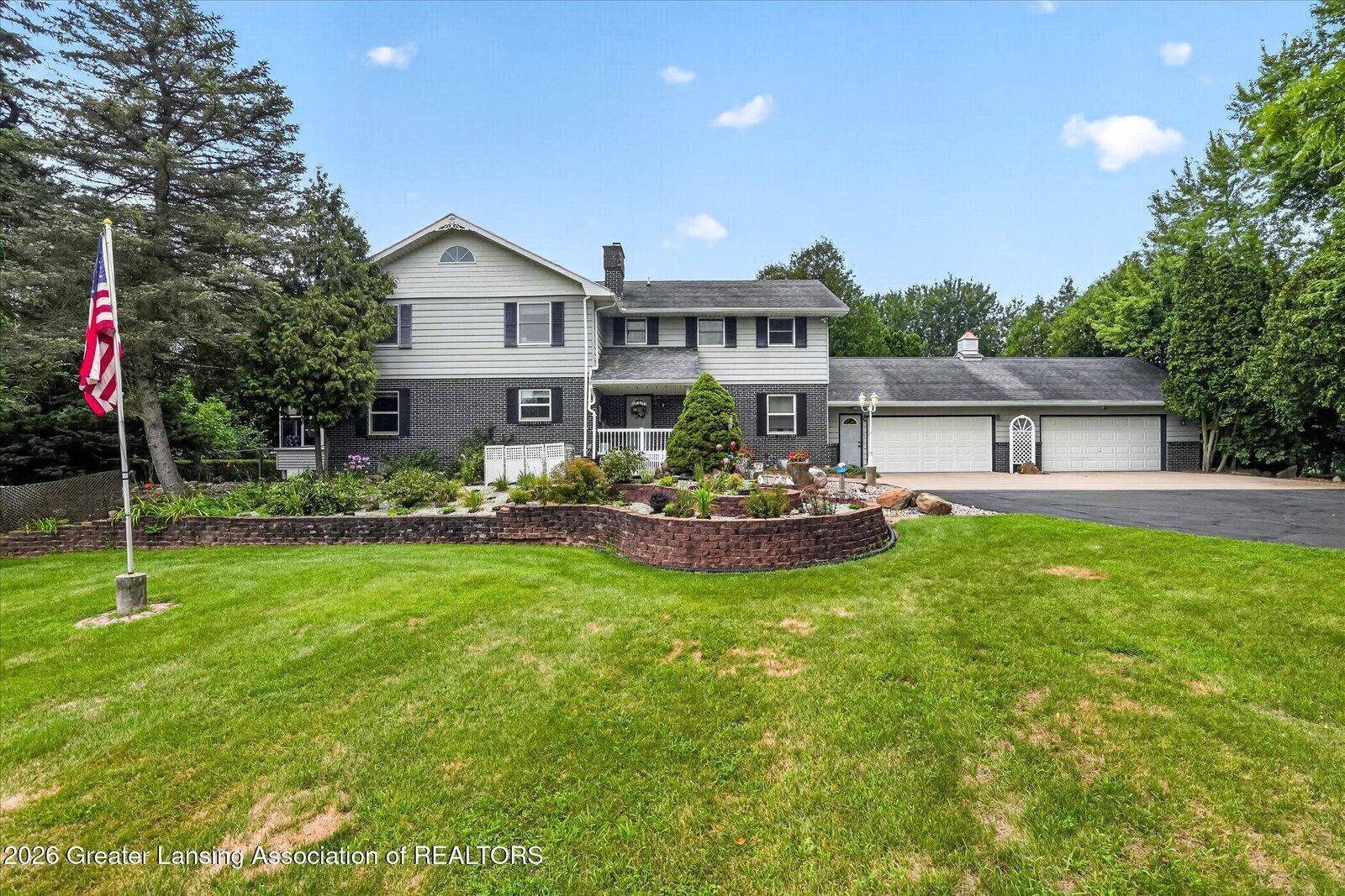 Property Photo:  1541-1543 N Michigan Road  MI 48827 