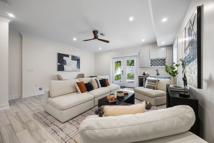 Property Photo:  204 Bowers St Floor1  NJ 07307 