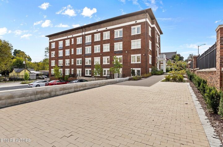 Property Photo:  2724 E Magnolia Ave 201  TN 37914 
