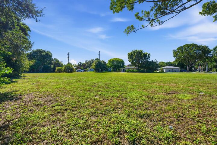 Property Photo: 4801 McGregor Boulevard FL 33901