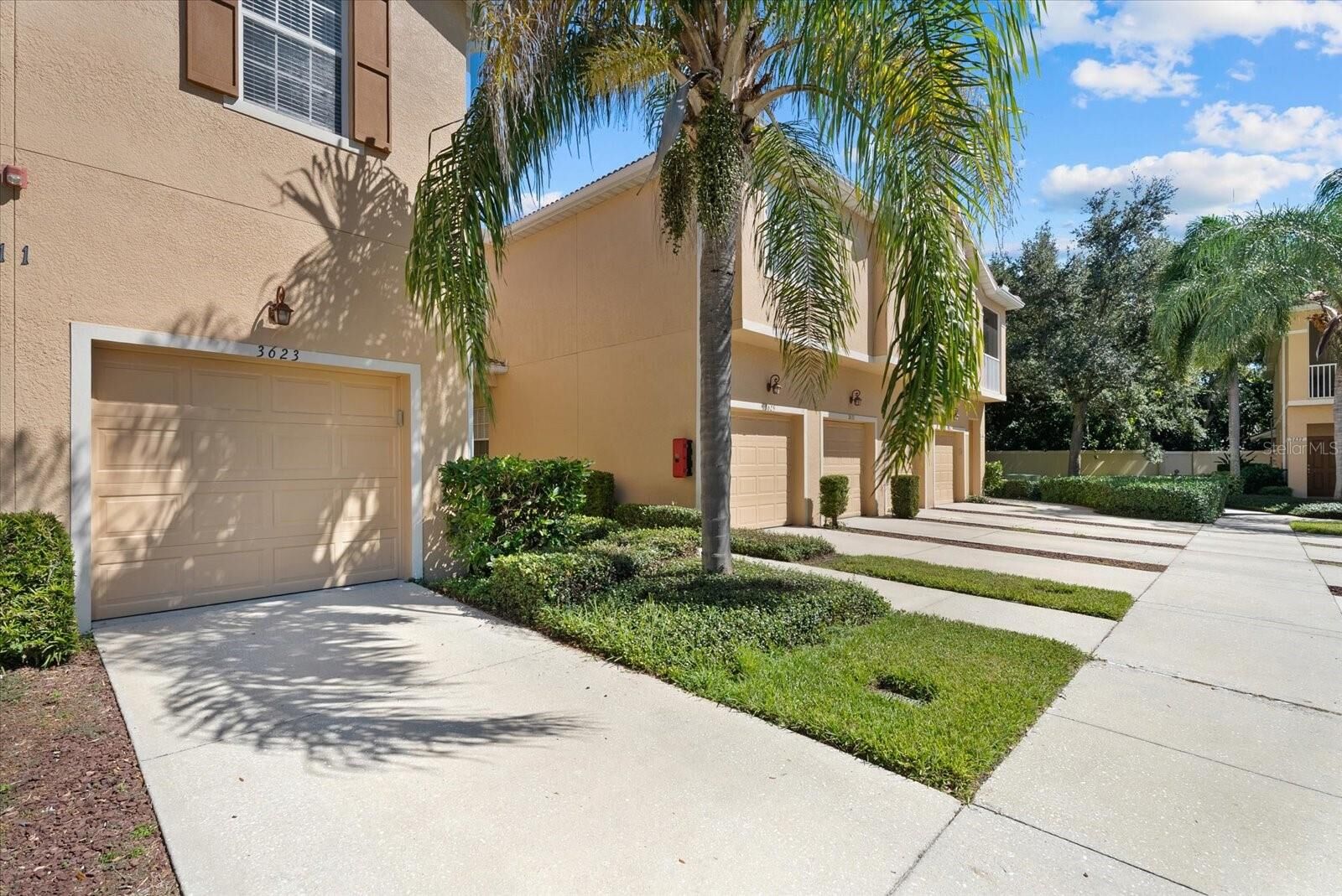 Property Photo: 3623 Parkridge Circle 11-104 FL 34243