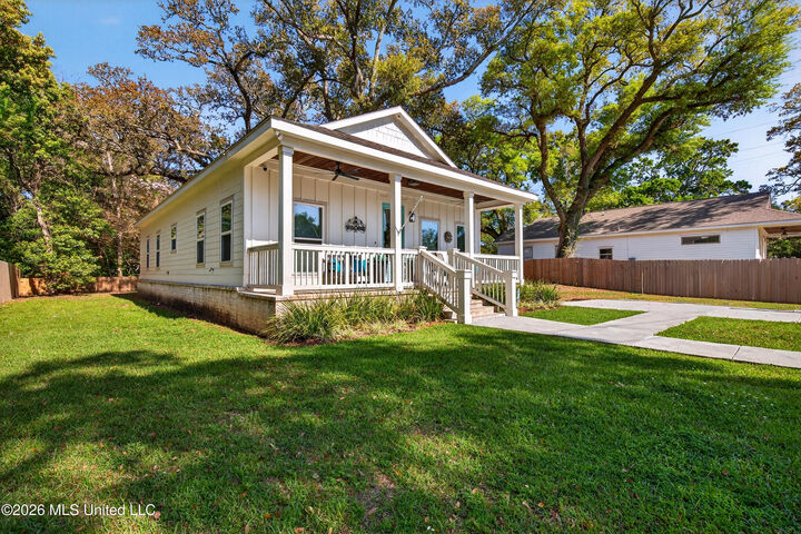 Property Photo:  2208 A Gulf Avenue  MS 39501 