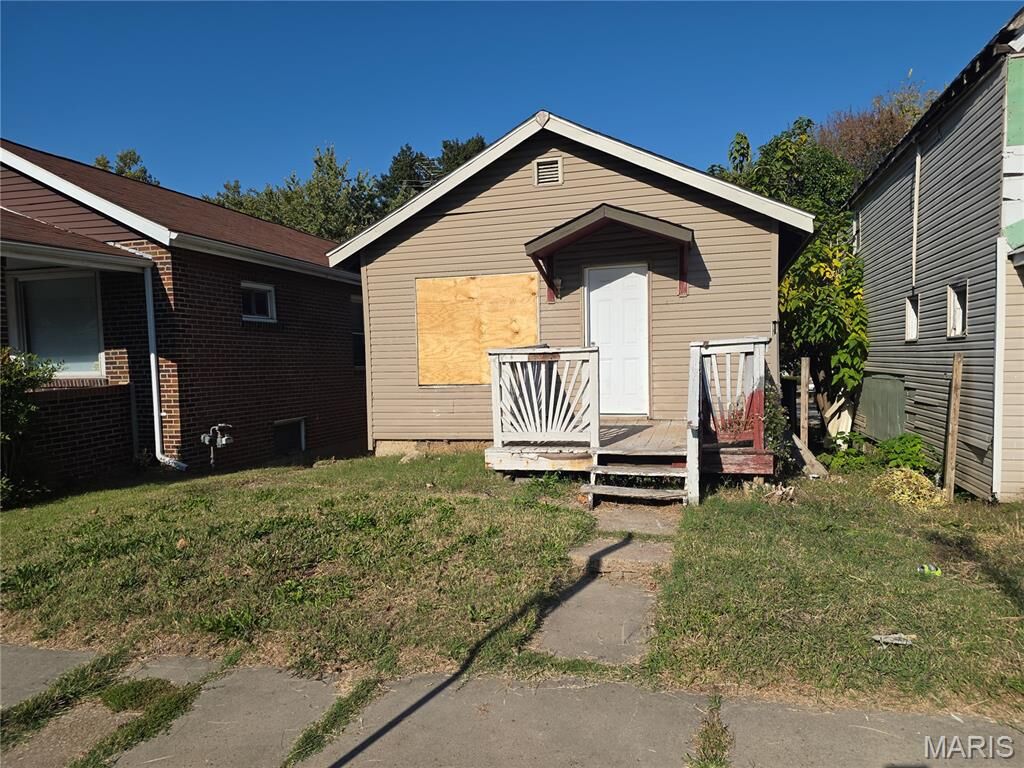 Property Photo:  5917 Harney Avenue  MO 63136 