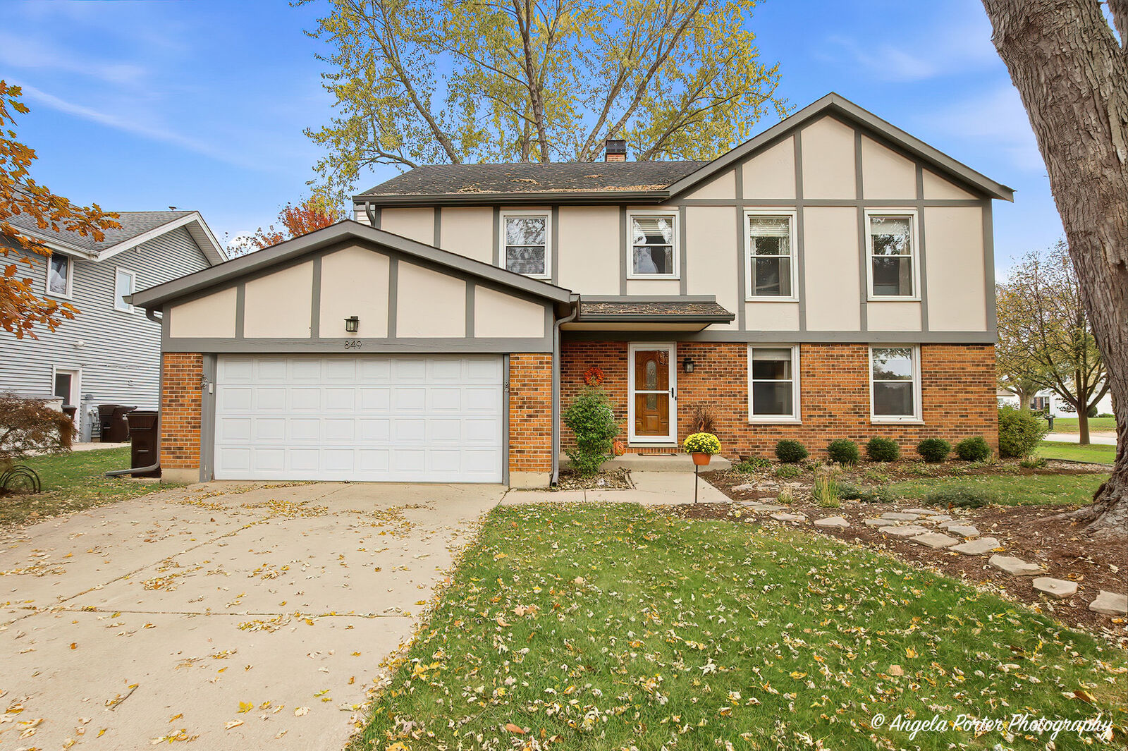 Property Photo:  849 Blue Mound Drive  IL 60014 