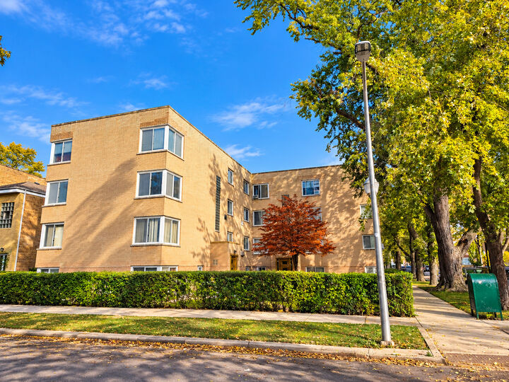 Property Photo: 6303 N Troy Street 2 IL 60659
