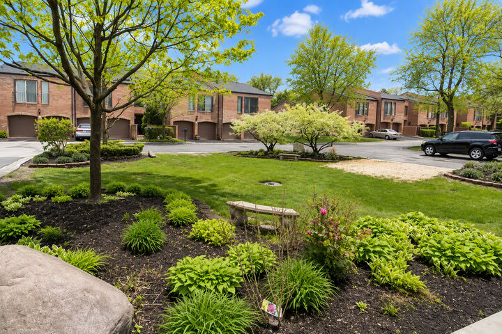 Property Photo: 2S727 Williamsburg Court IL 60523