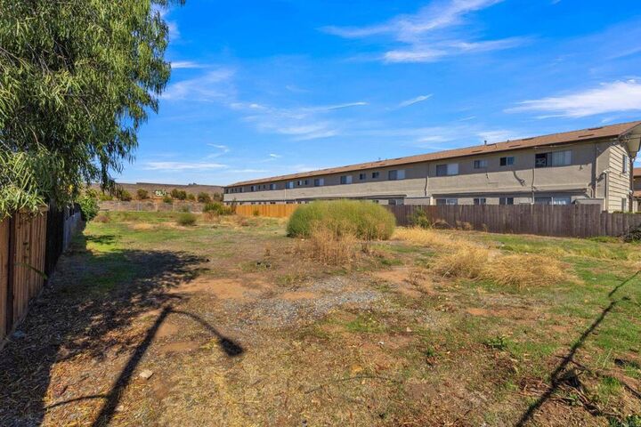 Property Photo:  1424 Oakdale Ave  CA 92021 