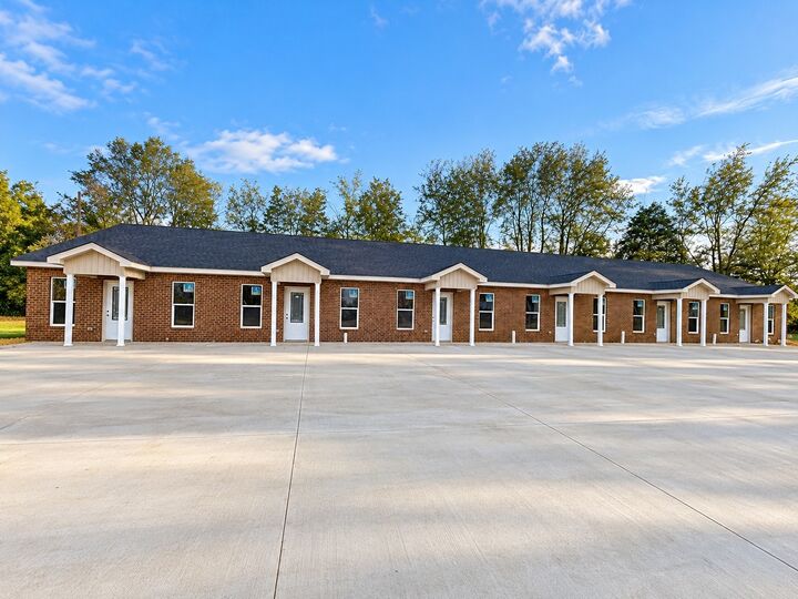 Property Photo:  115 Stafford Ln 1-22  TN 37388 