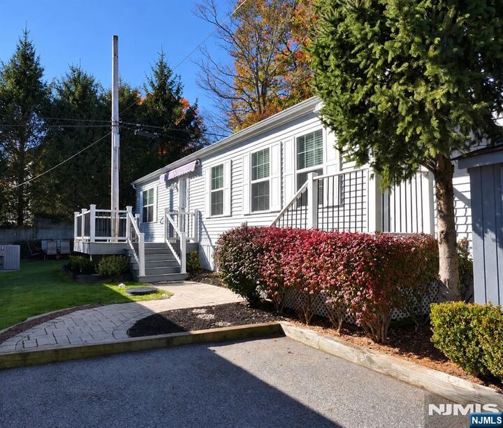 Property Photo:  5 Makepeace Drive  NJ 07438 